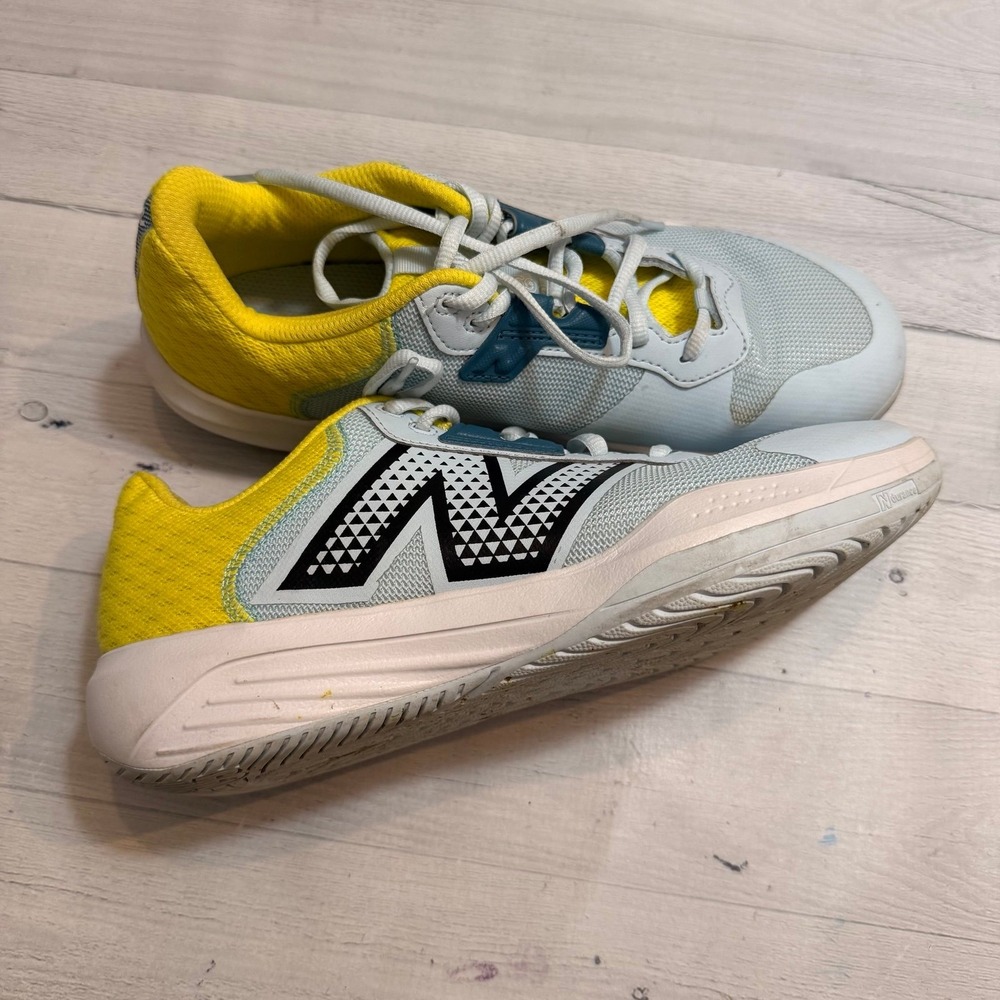 New Balance Women's 696 V6 Tennis Shoe women's 9